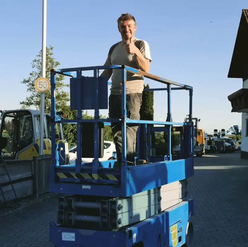 Christian Brandlmeier bewirbt einen Lift